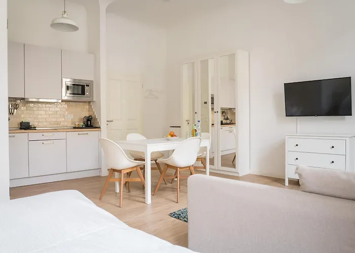 Frankfurter Allee Apartments By Sabine